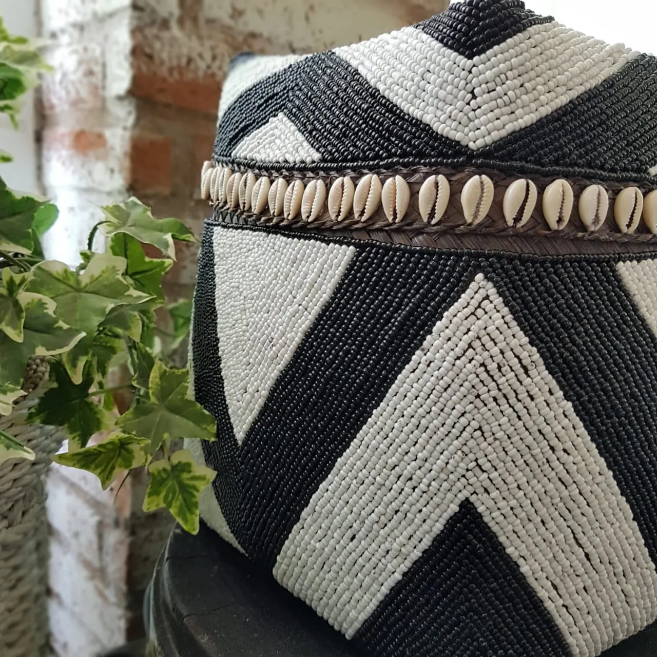 Black & White Zebra Pattern Bead & Bamboo Box Set With Shells