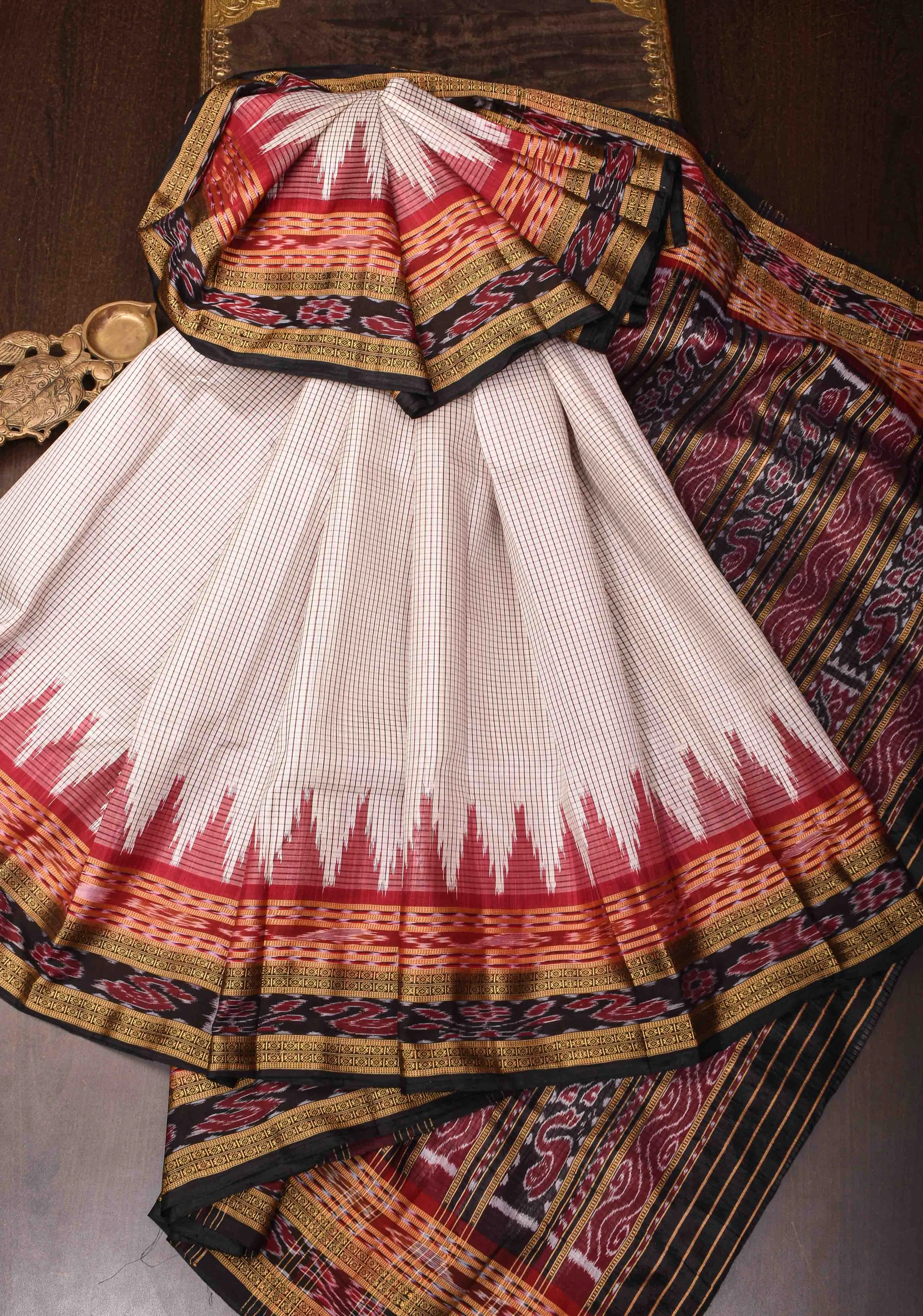 Off-White Handloom Checks Sambalpuri Ikkat Silk Saree with Contrast Border and Pallu | SILK MARK CERTIFIED